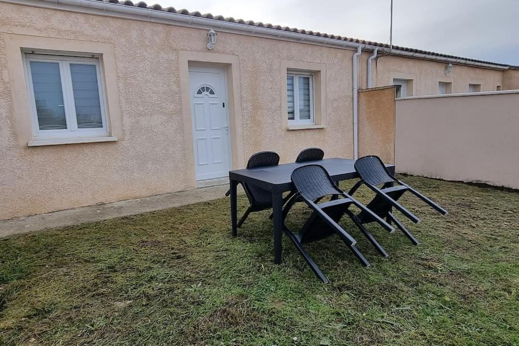 Belle Maison Climatisee Renovee Pac-Man Entre Collegues, Amis, Famille - Barbecue - Netflix - Prime - Baby Foot 50Cts Saint-Seurin-sur-l'Isle Exteriér fotografie